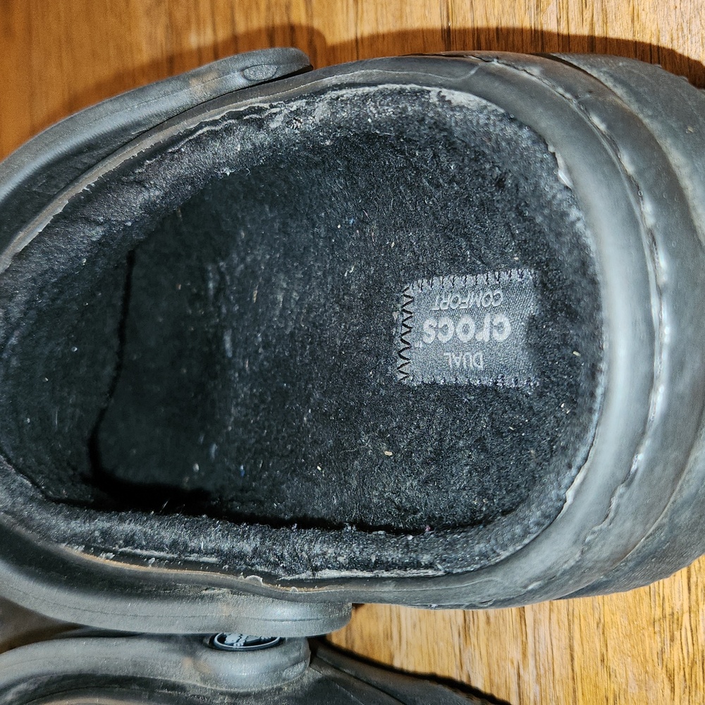 Black Crocs Size M6 W8 - Picture 3 of 9